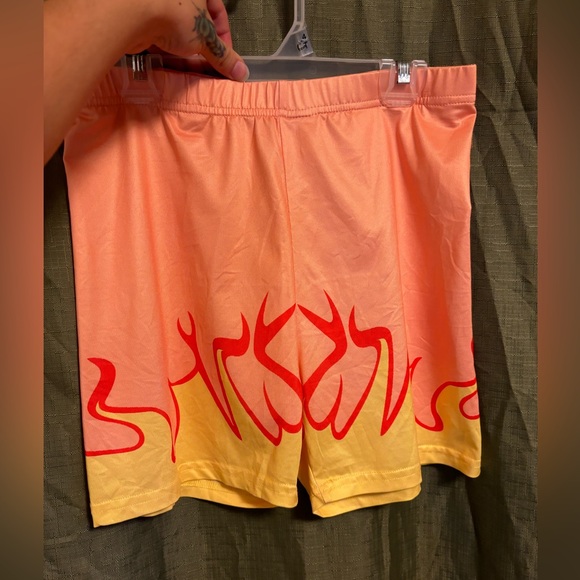 Flame Tank Top and Shorts - Picture 4 of 6